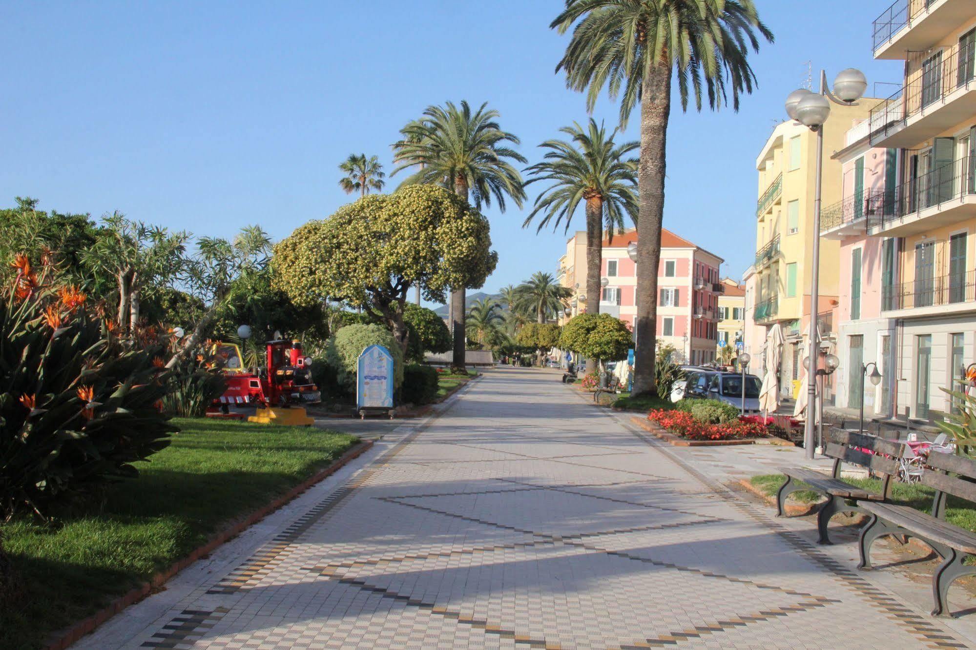 Caravelle Camping Village Ceriale Exterior foto